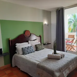 https://ti-punch-vue-sur-mer-avec-piscine.comcaribbean.com